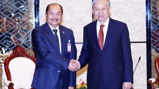 Tổng Bí thư Tô Lâm tiếp đồng chí Kikeo Khaykhamphithoune. Ảnh: Thống Nhất/TTXVN