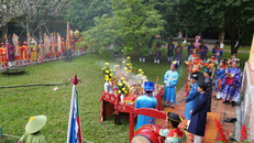 Nghi thức dựng nêu ở khu vực sân Hiển Lâm Các, Đại Nội Huế.