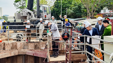 Chủ tịch Ủy ban Nhân dân thành phố Hà Nội Vũ Đại Thắng dẫn đầu Đoàn công tác kiểm tra, động viên và chúc Tết cán bộ, kỹ sư, công nhân tại một số công trường thi công các dự án chống úng ngập trọng điểm trên địa bàn.