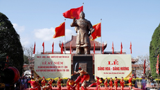 Biểu diễn văn nghệ tại lễ kỷ niệm