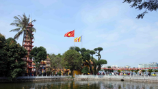 Chùa Trấn Quốc trong tiết trời Xuân Tết Bính Ngọ. 