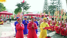 Thực hiện nghi thức tế giỗ tại nhà thờ Hải Thượng Lãn Ông Lê Hữu Trác (xã Sơn Giang)