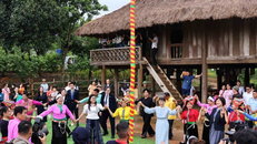 Các hoạt động văn hóa tại Làng Văn hóa-Du lịch các dân tộc Việt Nam.