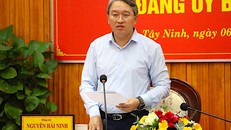 Bộ trưởng Bộ Tư pháp Nguyễn Hải Ninh phát biểu tại buổi làm việc. Ảnh: VGP