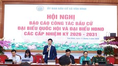 Lãnh đạo xã Vân Đình chia sẻ tại hội nghị. Ảnh: Lại Tấn