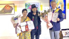 Họa sĩ Phan Thị Thanh Mai nhận Huân chương và bằng khen tại triển lãm giao lưu nghệ thuật quốc tế lần thứ 32 diễn ra ở Seoul, Hàn Quốc năm 2025