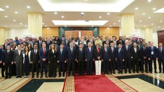 Tổng Bí thư Tô Lâm chụp ảnh chung với Trưởng đoàn các nước tham dự Lễ mở ký Công ước Hà Nội.