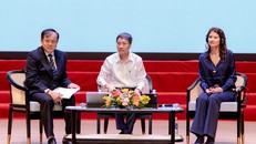 Các chuyên gia y tế tham gia thảo luận tại hội nghị