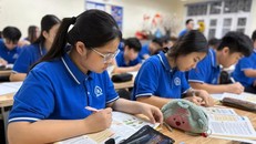 Học sinh Trường Trung học cơ sở Chương Dương ôn thi lớp 10.