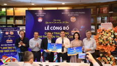 Báo Thiếu niên Tiền phong và Nhi đồng và Hội Xuất bản Việt Nam trao Thư viện tri thức cho em