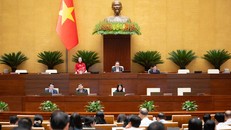 Đoàn chủ tọa tại phiên họp sáng 22/4