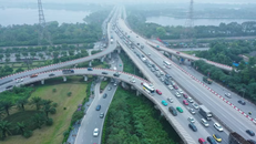 Lượng xe lưu thông ùn ứ ở nút giao thông Pháp Vân-Cầu Giẽ.