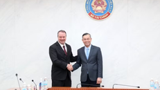 Bộ trưởng Bộ Tài chính Ngô Văn Tuấn tiếp Đại sứ Rick Switzer.