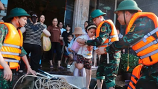 Cứu hộ giúp nhân dân vùng ngập lụt tỉnh Thái Nguyên, hồi tháng 11/2025. 