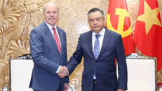Chủ nhiệm Uỷ ban Kiểm tra Trung ương Trần Sỹ Thanh tiếp Đại sứ Canada tại Việt Nam Jim Nickel.