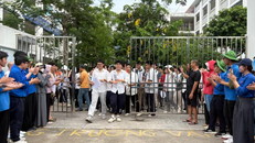 Thí sinh rời trường thi sau môn cuối cùng. 