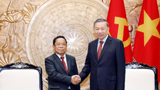 Tổng Bí thư, Chủ tịch nước Tô Lâm tiếp Ủy viên Bộ Chính trị, Phó Thủ tướng, Bộ trưởng Bộ Tư pháp Lào Khamphan Phommathat. 
