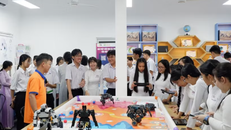 Phòng thực hành giáo dục STEM tạo điều kiện quan trọng để nhà trường đẩy mạnh giáo dục hướng nghiệp, chuyển đổi số và phát triển năng lực học sinh Tây Ninh.