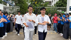 Thí sinh rời điểm thi sau môn cuối cùng.