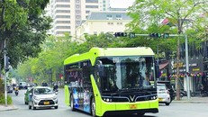 Xe buýt hoạt động tại Hà Nội. 