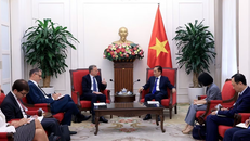 Bộ trưởng Ngoại giao Lê Hoài Trung tiếp Tổng Thư ký Bộ Châu Âu và Ngoại giao Cộng hoà Pháp Martin Briens. 