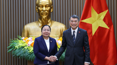 Thủ tướng Lê Minh Hưng tiếp Trưởng Ban Tổ chức Trung ương Đảng Nhân dân Cách mạng Lào Sisay Leudetmounsone. Ảnh: VGP
