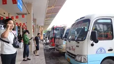 Xe khách hoạt động tại Bến xe Mỹ Đình.