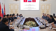 Đoàn công tác liên ngành do đồng chí Trần Đức Thắng, Ủy viên Bộ Chính trị, Bí thư Thành ủy Hà Nội làm việc với lãnh đạo thành phố St.Petersburg.