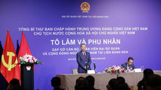 Tổng Bí thư, Chủ tịch nước Tô Lâm nói chuyện thân mật với cán bộ, nhân viên Đại sứ quán và đại diện cộng đồng người Việt Nam tại Nga.