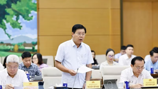 Bộ trưởng Bộ Nội vụ Nguyễn Tiến Hải thuyết trình về nội dung cơ bản của dự thảo. 