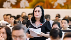 Đại biểu Quốc hội tỉnh Cà Mau Trần Thị Hoa Ry phát biểu. 
