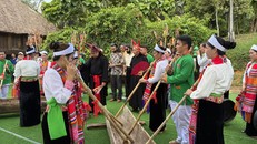 Không gian sinh hoạt truyền thống thu hút sự quan tâm của đông đảo du khách.