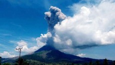 Indonesia liên tục ghi nhận các đợt phun trào núi lửa và động đất