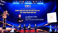 Doanh nhân Đỗ Anh Tuấn, Chủ tịch HĐQT Tập đoàn Sunshine đón nhận danh hiệu Doanh nhân Việt Nam tiêu biểu xuất sắc – Cúp Thánh Gióng 2026 do Phó Thủ tướng Thường trực Chính phủ Phạm Gia Túc và Chủ tịch VCCI Hồ Sỹ Hùng trao tặng.