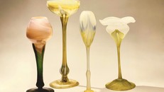 Bốn mẫu bình theo hình các loài hoa đầu tiên. Ảnh: Tiffany Favrile Glass and the Quest of Beauty