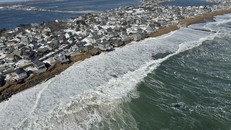 Đại dương đang nóng lên, mực nước biển dâng cao. Ảnh: Antara /Aditya Pradana Putra