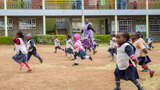 Trẻ em cần được học tập trong môi trường lành mạnh. Ảnh: WordPress