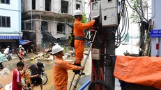 Chuẩn bị đóng điện khu vực bị ngập lụt.