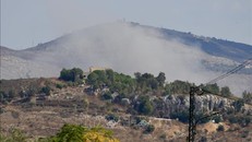 Khói bốc lên sau cuộc không kích của Israel xuống Litani, Liban ngày 21/9/2024.