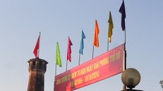 Bảo tàng Lịch sử Quân sự Việt Nam là nơi lưu giữ và trưng bày những hiện vật, tư liệu quý giá về lịch sử quân sự của dân tộc. Cổng vào của Bảo tàng dựng cụm pano hướng tới chào mừng lễ kỷ niệm 70 năm Ngày Giải phóng Thủ đô. Ảnh: Hương Giang