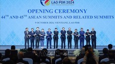 Thủ tướng Phạm Minh Chính và các Trưởng đoàn chụp ảnh chung tại Phiên khai mạc Hội nghị cấp cao ASEAN lần thứ 44. Ảnh: Dương Giang/TTXVN