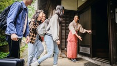 Loại hình lưu trú mang đậm tính văn hóa địa phương như ryokan (hay còn gọi là “lữ quán”, một kiểu nhà trọ truyền thống của người Nhật Bản) thu hút du khách Việt. Ảnh: CTV/Vietnam+