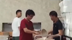 Hình ảnh sinh viên ở nhà ăn A15. Ảnh: Chụp màn hình