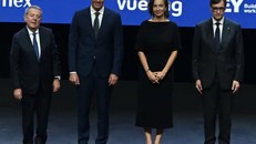 Tổng Giám đốc UNESCO cùng các nhân vật quan trọng tại lễ trao giải La Vanguardia 2024. Ảnh: UNESCO