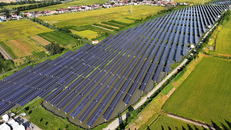 Một dự án điện mặt trời hybrid có công suất 25MW tại thị trấn Duntou, tỉnh Giang Tô. Ảnh: Costfoto/NurPhoto/REX/Shutterstock.