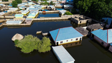 Những ngôi nhà bị ngập nước ở khu vực Danayre của Yagoua, Cameroon. Ảnh: REUTERS/Desire Danga Essigue