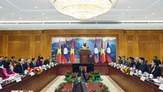 Chủ tịch Quốc hội Trần Thanh Mẫn hội đàm với Chủ tịch Quốc hội Lào Saysomphone Phomvihane. Ảnh: Thống Nhất/TTXVN