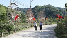 Đường xóm Mỏ Gà, xã Phú Thượng, huyện Võ Nhai (Thái Nguyên) được xây dựng từ nguồn vốn Chương trình mục tiêu quốc gia xây dựng nông thôn mới. Ảnh: Hoàng Nguyên/TTXVN