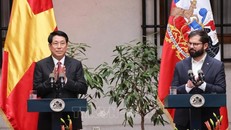 Chủ tịch nước Lương Cường và Tổng thống Chile Gabriel Boric Font tại cuộc gặp gỡ báo chí. Ảnh: Lâm Khánh/TTXVN