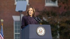 Phó Tổng thống Mỹ Kamala Harris, ứng viên tranh cử Tổng thống của đảng Dân Chủ, phát biểu tại Washington, D.C., ngày 6/11/2024. Ảnh: THX/TTXVN